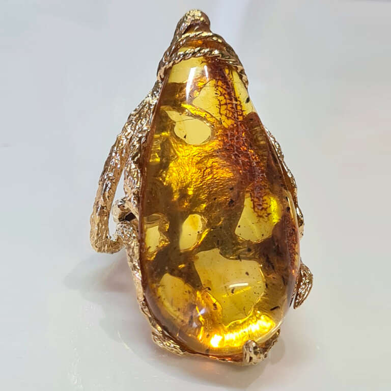 anello-scultura-goccia-ambra-3