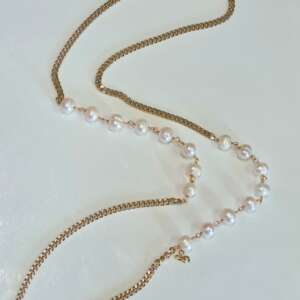 Collana lunga con perle d'acqua dolce