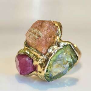 Anello scultura con Gemme Naturali Grezze