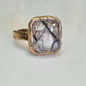 Anello Scultura con Quarzo Tormalinato