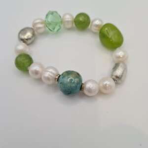 Bracciale elasticizzato fantasia verde con Perle